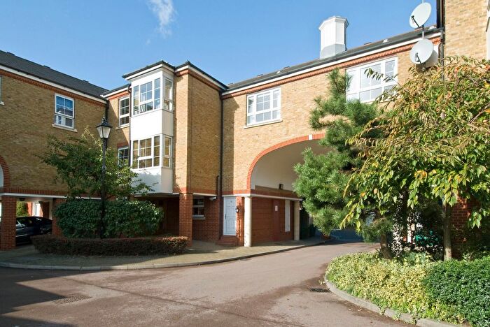 1 Bedroom Flat For Sale In Malthouse Drive, Chiswick, W4