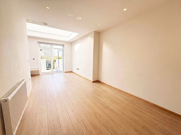 4 Bedroom Terraced House To Rent In Hamilton Road, London, NW11