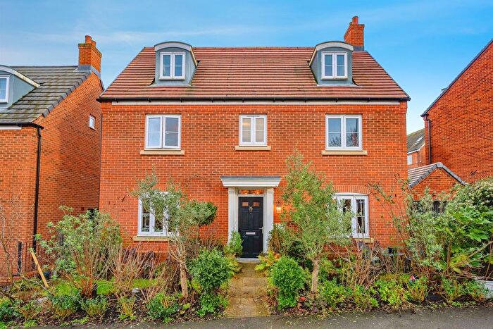 5 Bedroom Detached House For Sale In Linnet Road, Hemel Hempstead, HP3