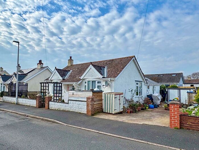 2 Bedroom Bungalow For Sale In Lyndale Road, Kingsteignton, Newton Abbot, TQ12
