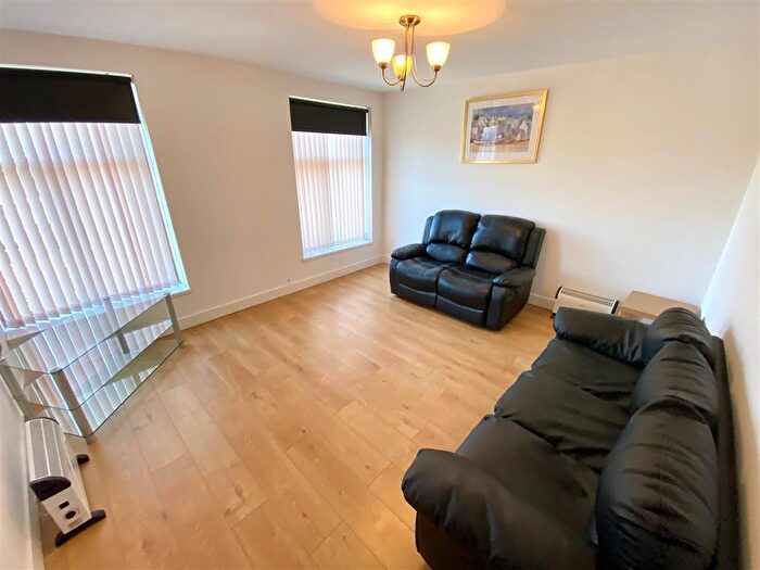 2 Bedroom Apartment To Rent In Bay Hall Common Road, Huddersfield, HD1