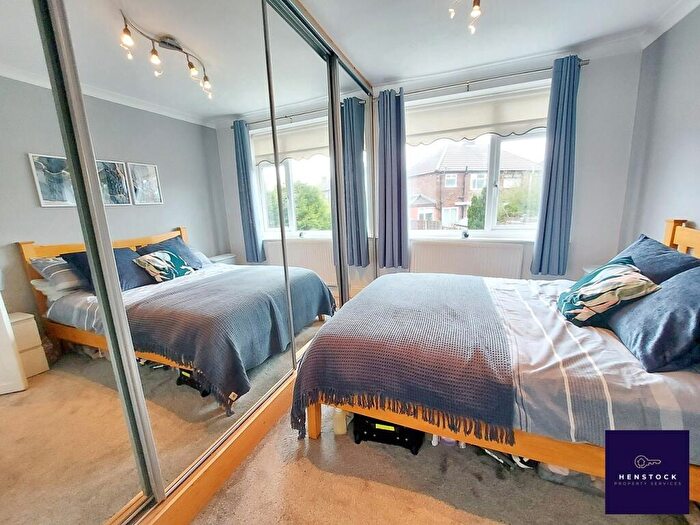 3 Bedroom Semi-Detached House For Sale In Welbeck Avenue, Chadderton, Oldham, OL9