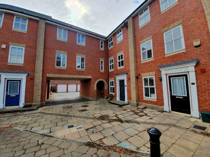5 Bedroom Property To Rent In Hesper Road, Colchester, CO2