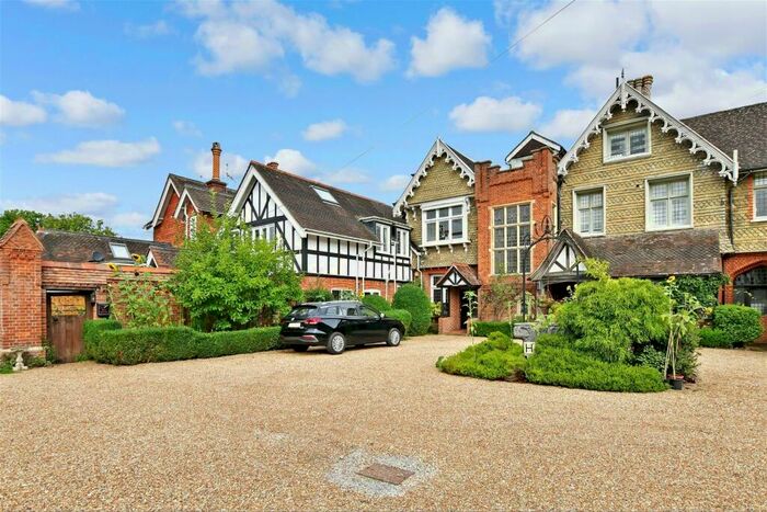 2 Bedroom Ground Flat For Sale In Mill Road, Holmwood, Dorking, Surrey, RH5