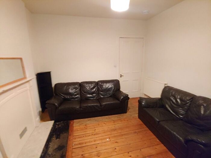 2 Bedroom Flat To Rent In Upper Grove Place, Edinburgh, EH3