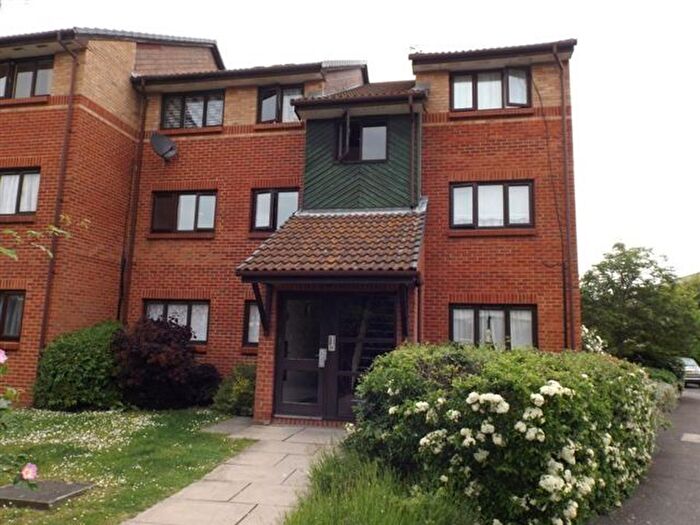 1 Bedroom Flat To Rent In Bernards Close, Hainault, IG6