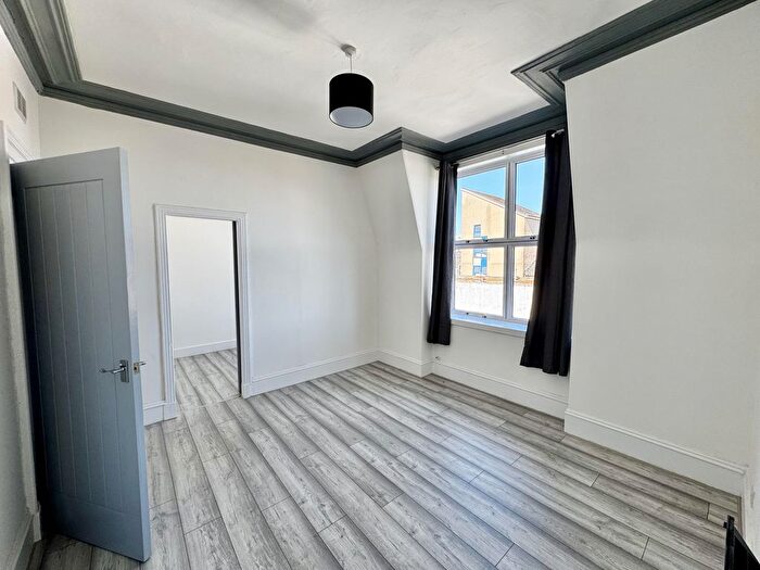 2 Bedroom Flat To Rent In Second Floor Right, Bank Street, Woodside, Aberdeen, AB24