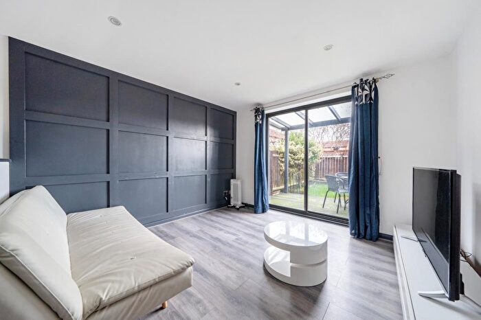1 Bedroom Semi-Detached House To Rent In Spruce Drive, Bicester, OX26