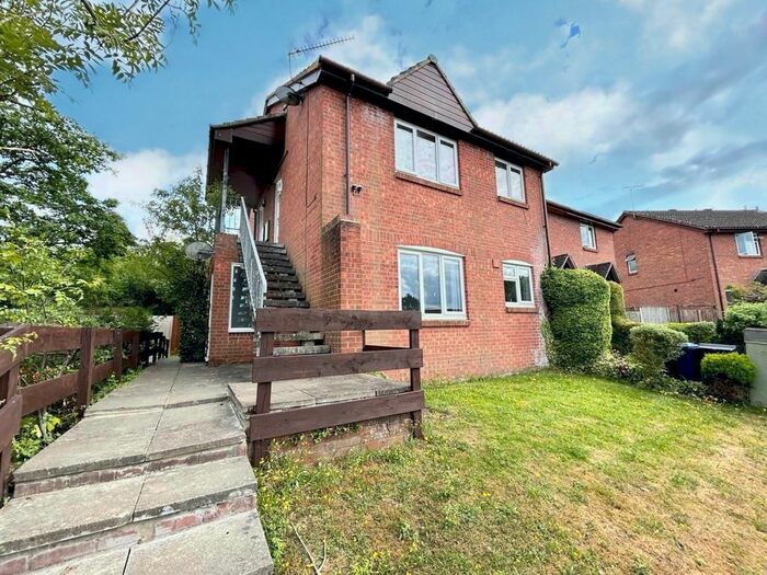 Maisonette To Rent In St. Peters Gardens, Wrecclesham, Farnham, GU10