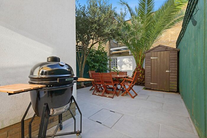 3 Bedroom Terraced House For Sale In Douro Street, Bow, E3