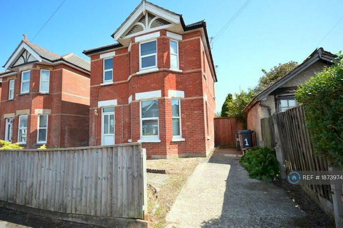 3 Bedroom Flat To Rent In Winton, Bournemouth, BH9
