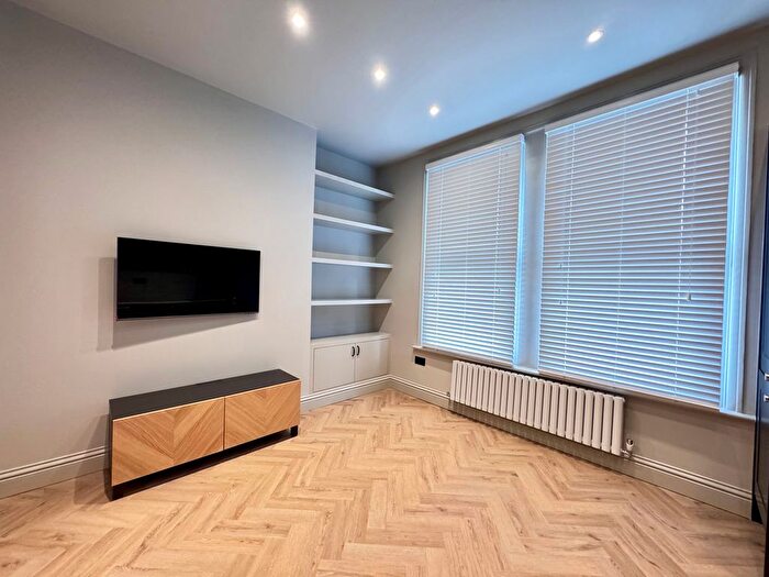 2 Bedroom Flat To Rent In Finchley Lane, Hendon, NW4