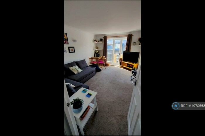 2 Bedroom Flat To Rent In Latchmere Road, London, SW11