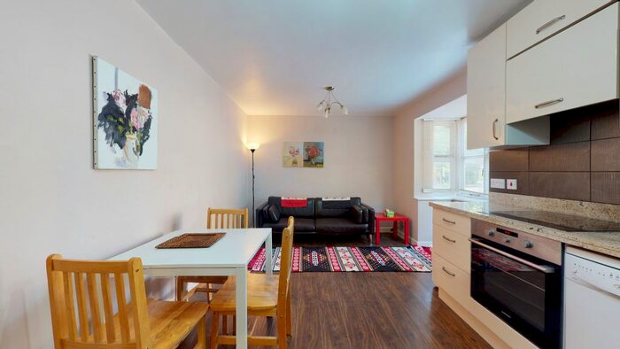 2 Bedroom Flat To Rent In Stubbs Drive, London, SE16