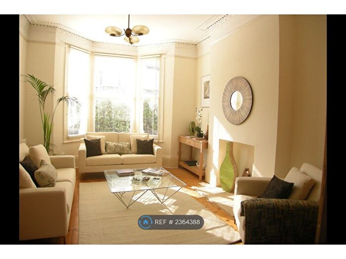 1 Bedroom Flat To Rent In Holmewood Road, London, SW2