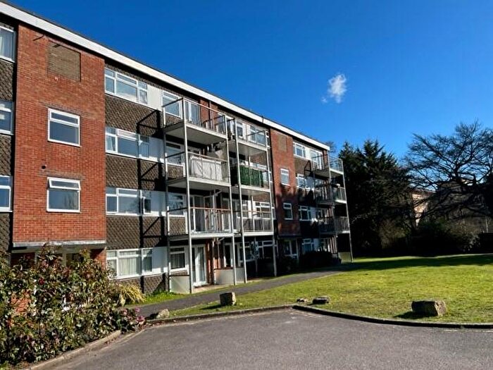 2 Bedroom Flat To Rent In Mount Road, Poole, BH14