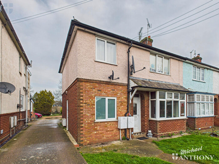2 Bedroom Maisonette For Sale In Abbey Road, Aylesbury, HP19