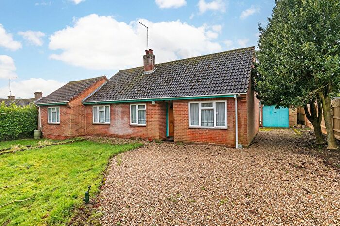 2 Bedroom Detached Bungalow For Sale In Kennel Lane, Littleton, SO22