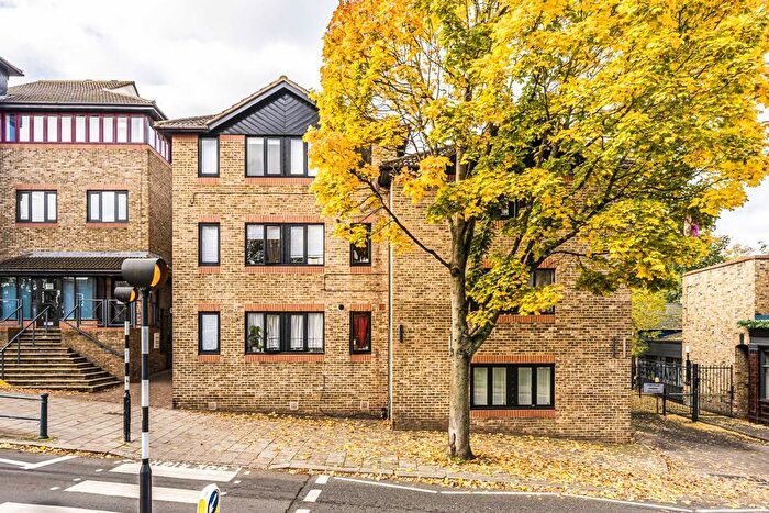 2 Bedroom Flat To Rent In Waldegrave Road, Teddington, TW11