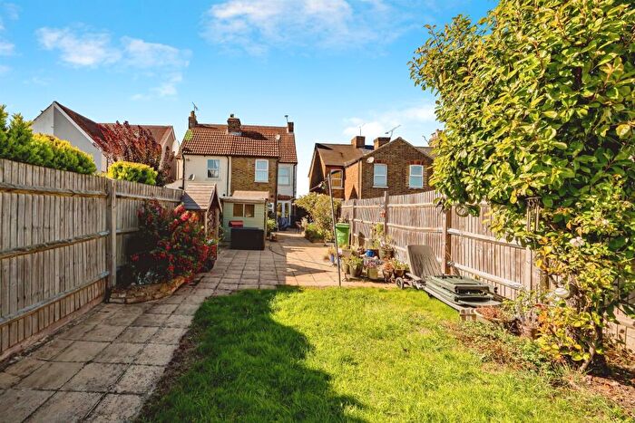 4 Bedroom Semi-Detached House For Sale In Willoughby Road, Slough, SL3