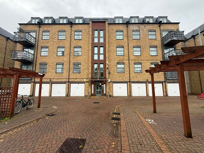 2 Bedroom Flat For Sale In Abbey Road, Barking, IG11