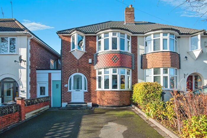 3 Bedroom Semi Detached House For Sale In White Road, Quinton, Birmingham, B32