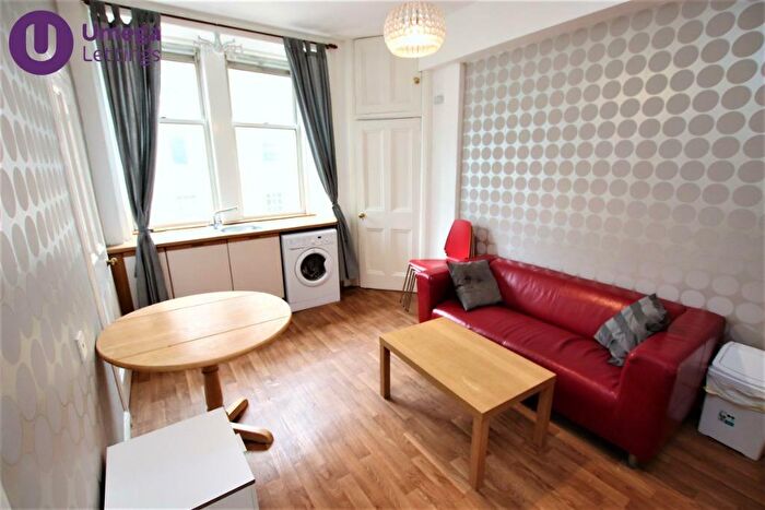 2 Bedroom Flat To Rent In Causewayside, Newington, Edinburgh, EH9