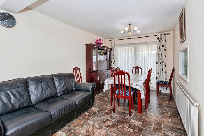 3 Bedroom Terraced House For Sale In Goodman Park, Slough, SL2