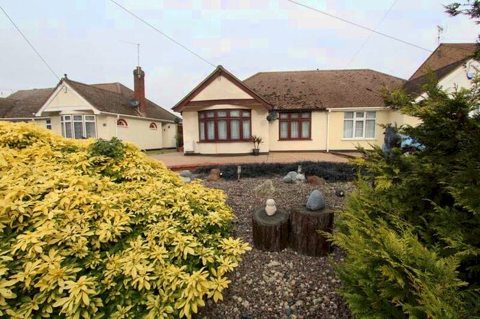 2 Bedroom Semi-Detached Bungalow To Rent In Southend Road, Wickford, SS11