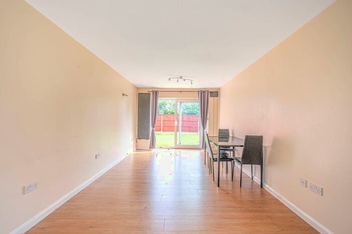 3 Bedroom Semi-Detached House To Rent In Southfield, High Barnet, Barnet, EN5