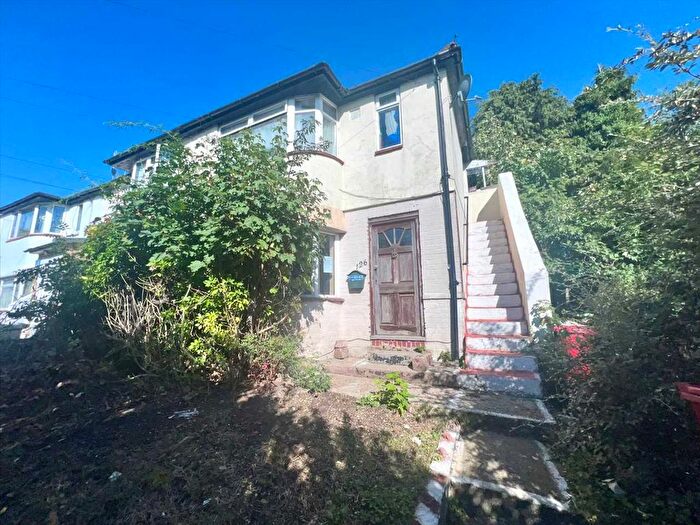 1 Bedroom Maisonette For Sale In Canterbury Avenue, Slough, SL2