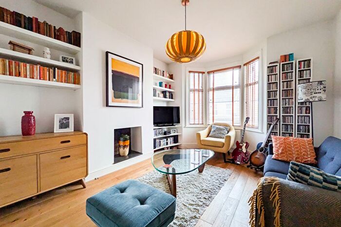 2 Bedroom Flat To Rent In Merritt Road, London, SE4