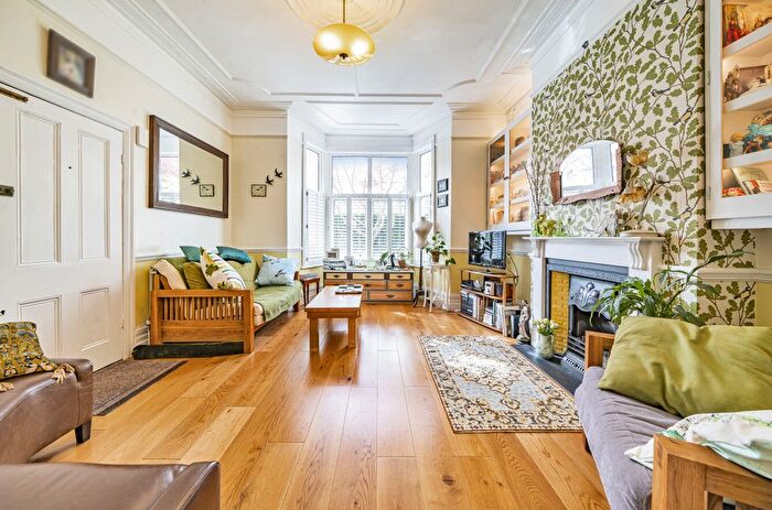 1 Bedroom Flat To Rent In Third Avenue, W3