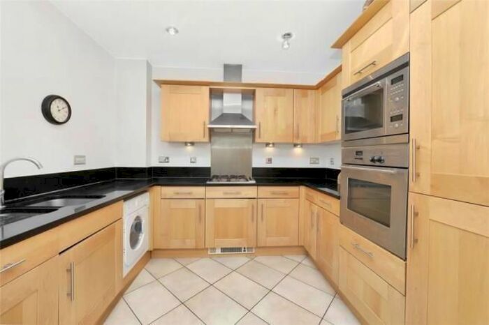 2 Bedroom Flat To Rent In Beckford Close, Kensington, W14