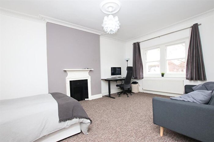 3 Bedroom Flat To Rent In Downleaze, Stoke Bishop, Bristol, BS9