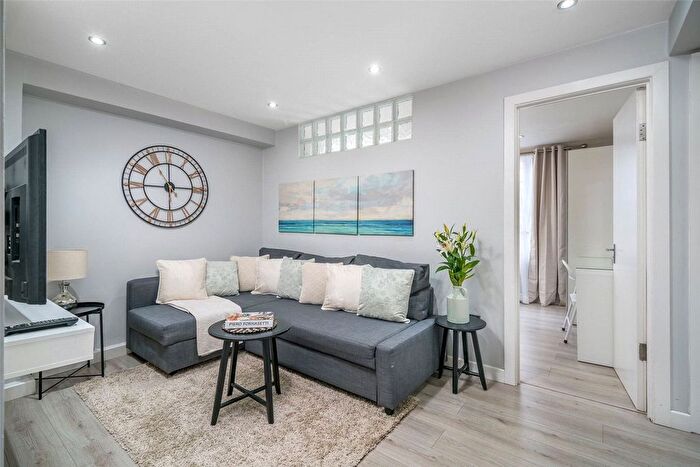 1 Bedroom Flat To Rent In Drummond Street, London, NW1