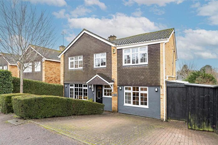 4 Bedroom Detached House For Sale In Dacre Crescent, Kimpton, SG4