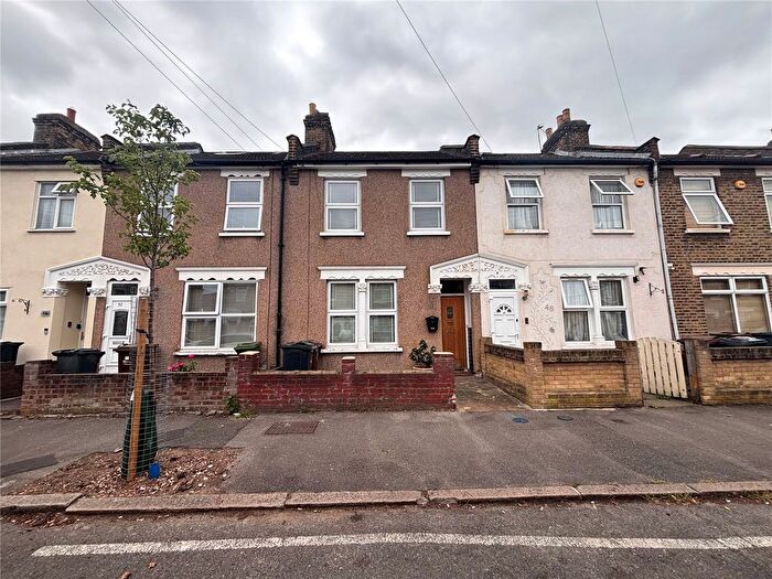 3 Bedroom Terraced House For Sale In Heath Road, Romford, RM6