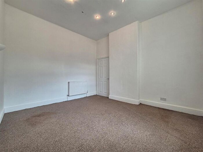 2 Bedroom End Of Terrace House To Rent In Cheetham Hill Road, Dukinfield, SK16