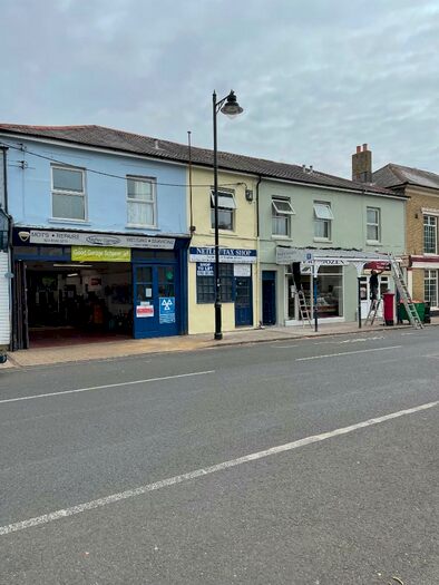 2 Bedroom Apartment To Rent In Victoria Road, SO31