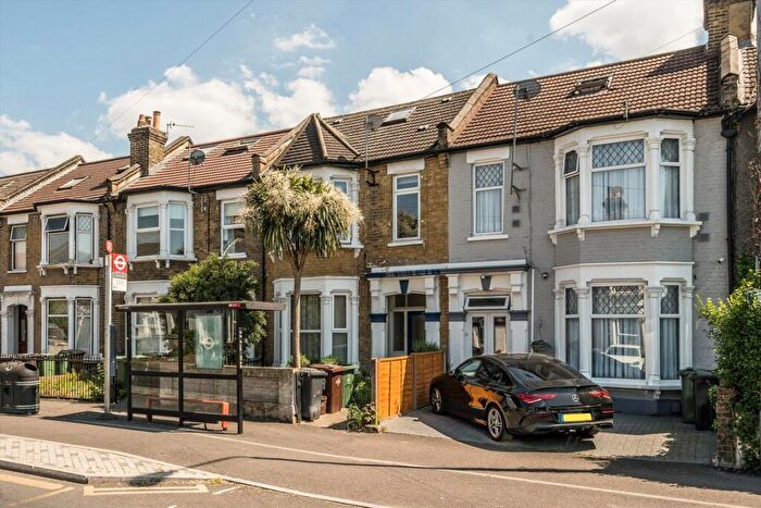 3 Bedroom Maisonette To Rent In Grove Green Road, Leytonstone, E11