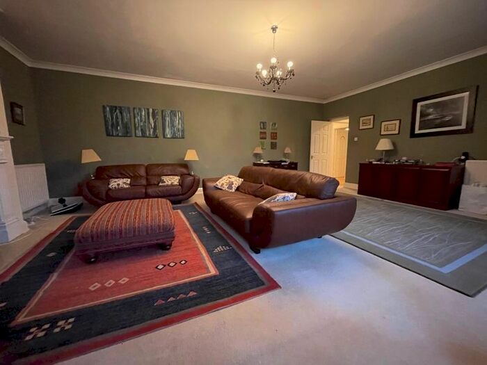 3 Bedroom Flat To Rent In Old Rectory Lane, Uxbridge, UB9