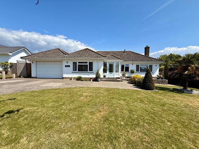 3 Bedroom Bungalow For Sale In Loraine Avenue, Highcliffe, Christchurch, BH23