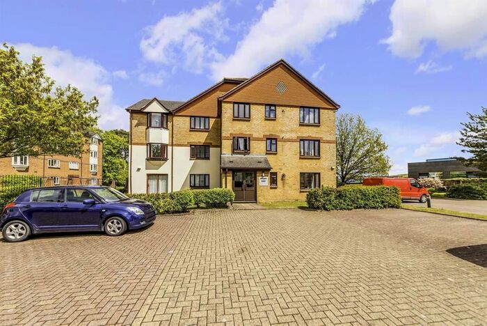 1 Bedroom Flat To Rent In Hathaway Court, St Annes Rise, Redhill, RH1