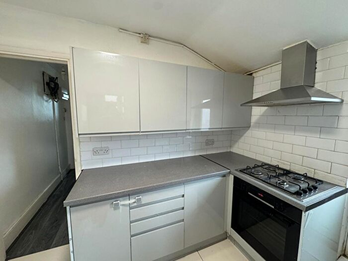 3 Bedroom Flat To Rent In High Street, E12