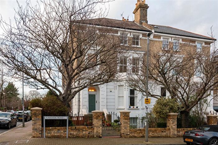 3 Bedroom Flat To Rent In Ravenna Road, Putney, SW15