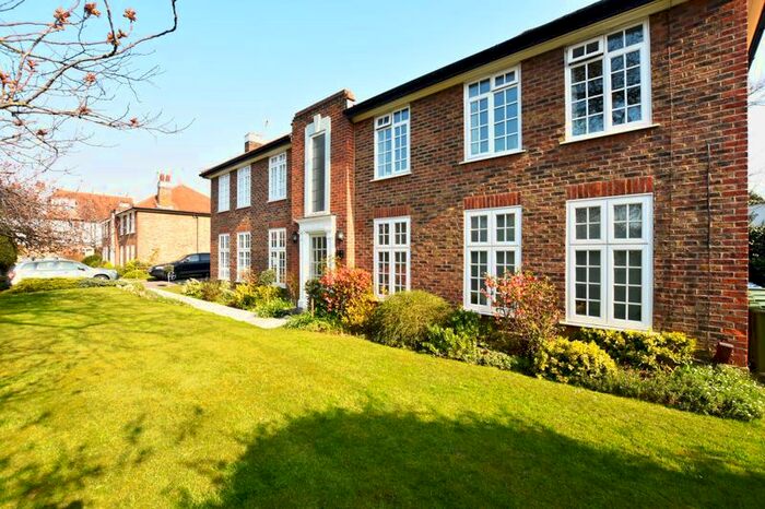 2 Bedroom Flat To Rent In Portsmouth Road, Thames Ditton, KT7