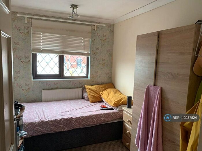 4 Bedroom Terraced House To Rent In Chigwell, Chigwell, IG7