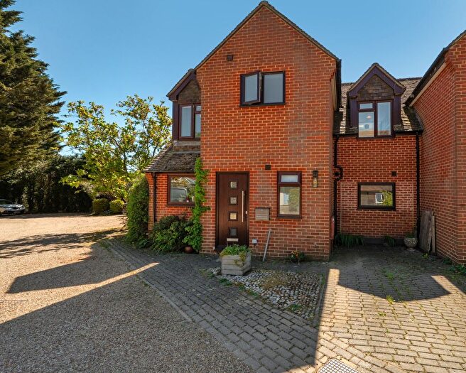 3 Bedroom End Terrace House For Sale In Radford Close, Farnham, Surrey, GU9