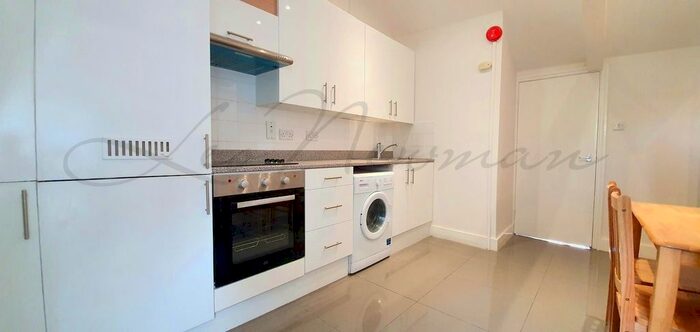 1 Bedroom Flat To Rent In Kennington Park Road, Kennington, SE11